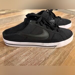 Nike Women’s Court Legacy Black Mule (style code DB3970-001), Size 9.5